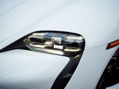 Used 2022 Porsche Taycan image 4