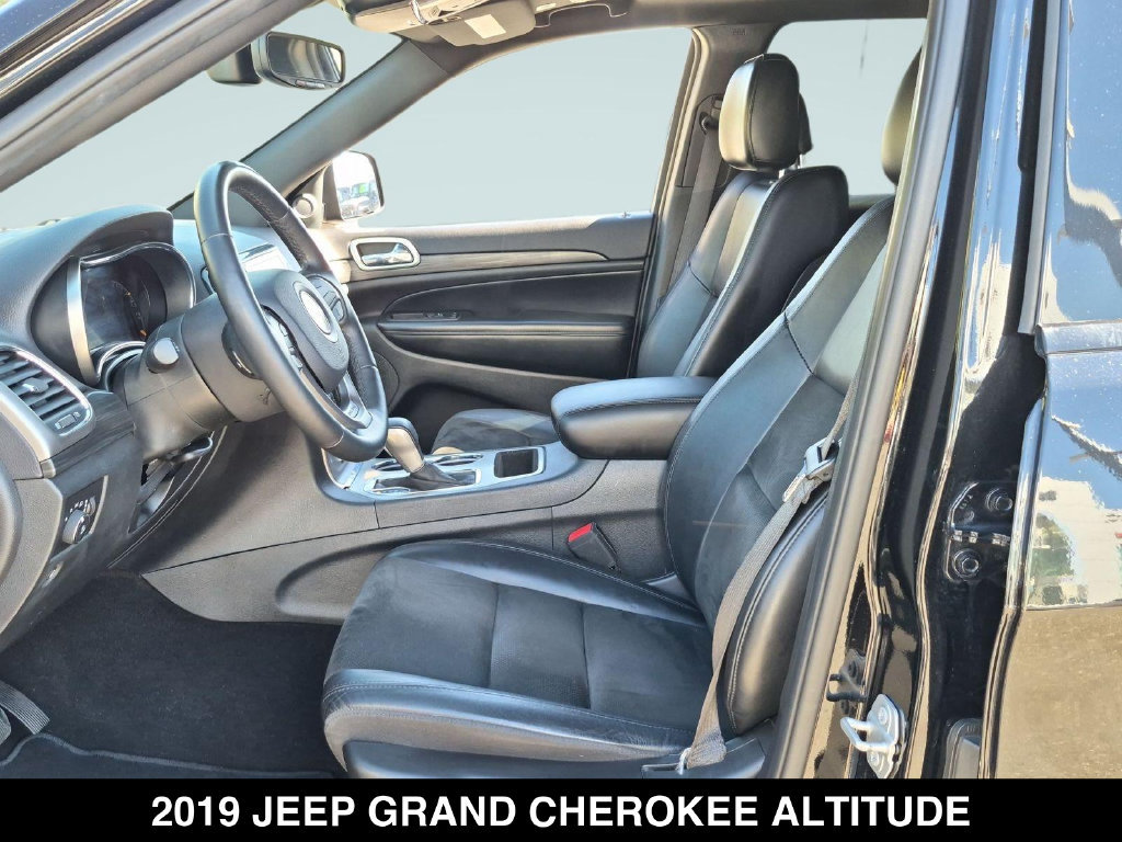Used 2019 Jeep Grand Cherokee Altitude RWD image 14