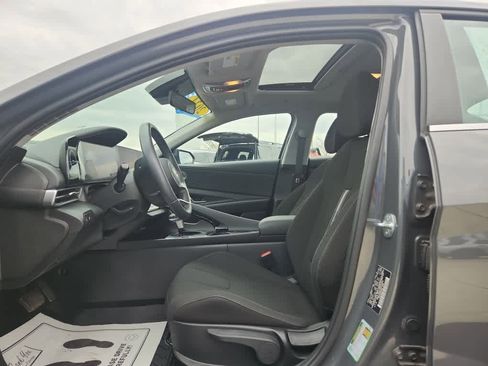 Used 2024 Hyundai Elantra SEL w/ Convenience Package image 18