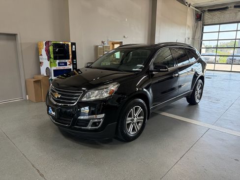 Used 2017 Chevrolet Traverse LT AWD/4WD image 2