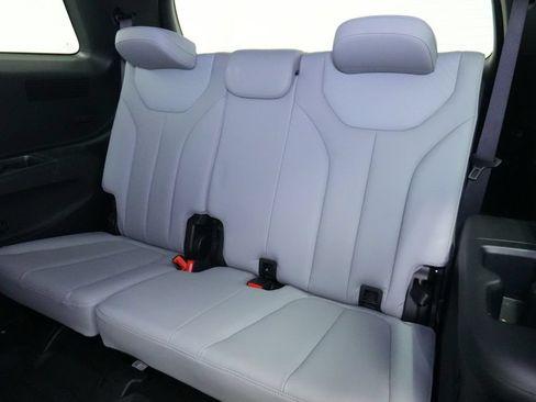 Used 2024 Hyundai Palisade SEL FWD image 19