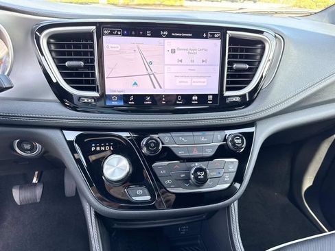 New 2027 Chrysler Pacifica Limited FWD image 25