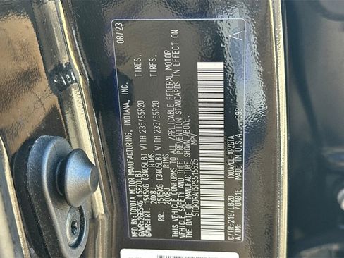 Used 2023 Toyota Highlander Limited image 32