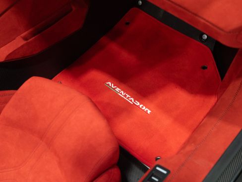 Used 2020 Lamborghini Aventador SVJ AWD/4WD image 58