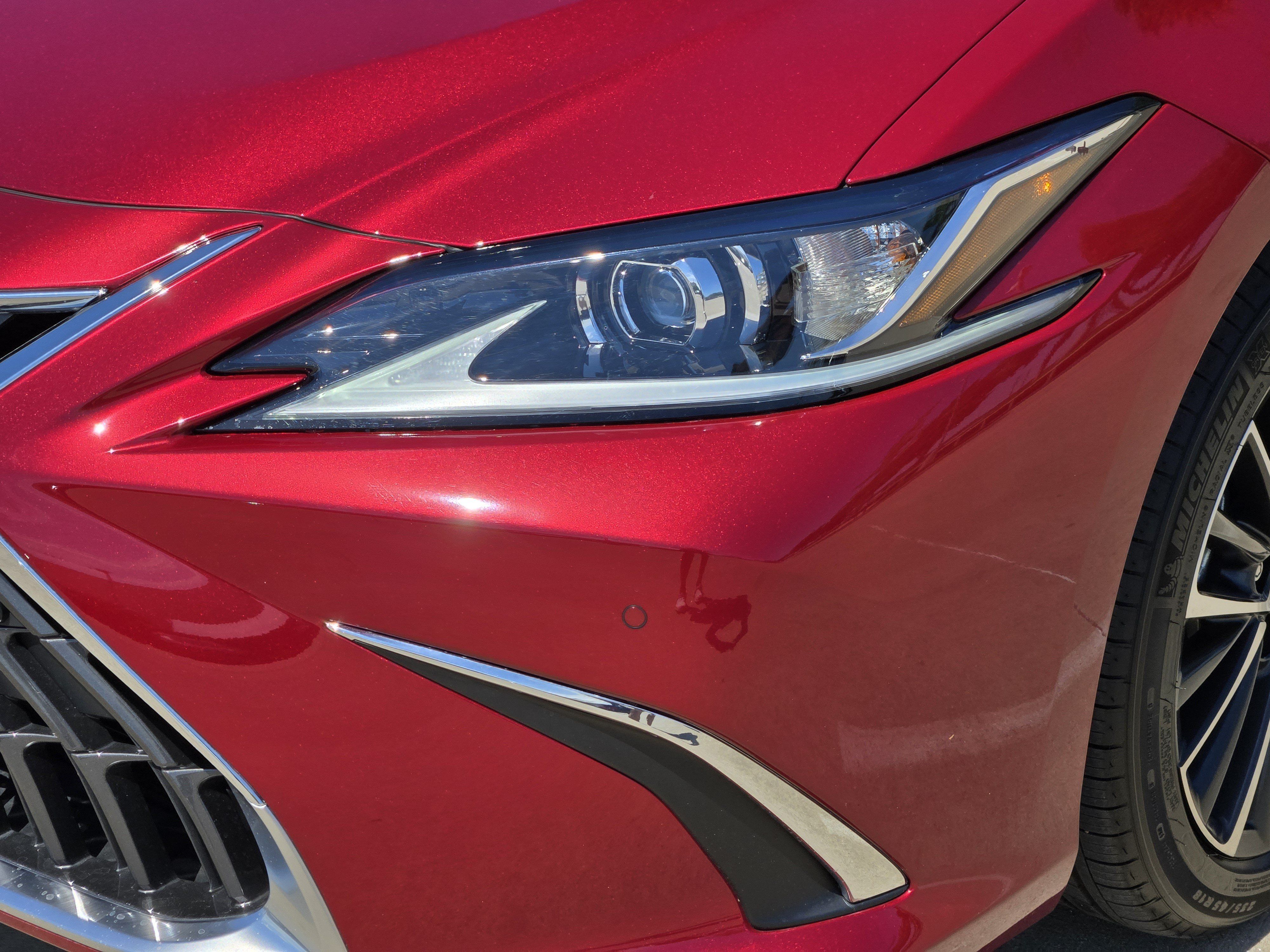 Used 2025 Lexus ES 300h w/ Premium Package FWD image 11
