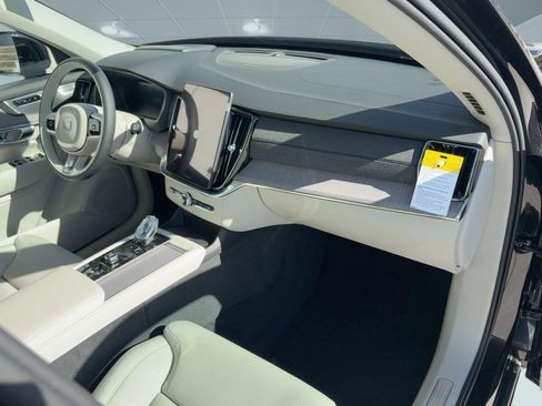 New 2026 Volvo XC90 B6 Ultra w/ Protection Package image 31