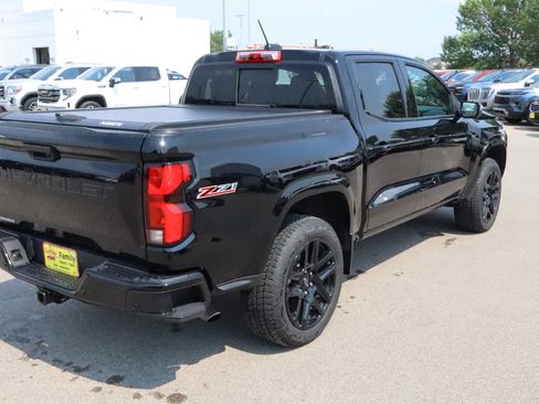Used 2025 Chevrolet Colorado Z71 w/ Technology Package AWD/4WD image 7