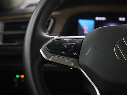 Used 2025 Volkswagen Atlas SE AWD/4WD image 28