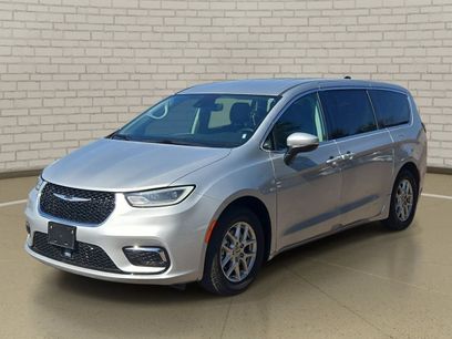Used 2023 Chrysler Pacifica Touring-L