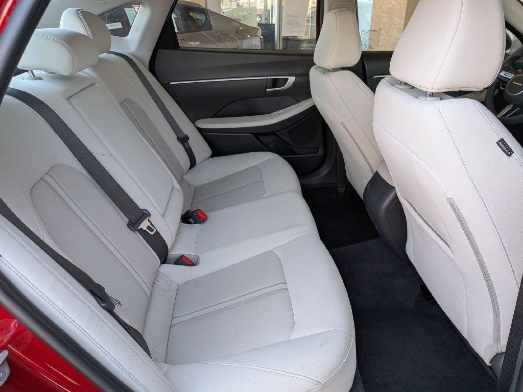 Used 2025 Hyundai Sonata SEL FWD image 26