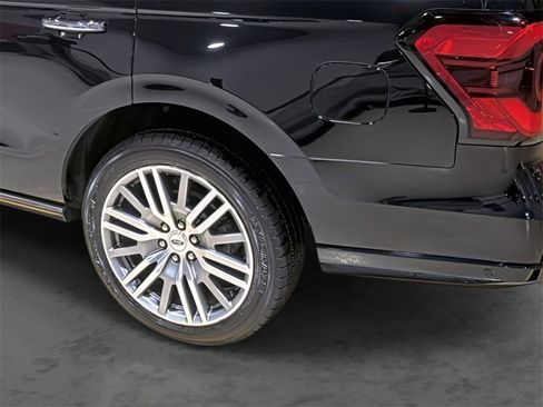 Used 2022 Ford Expedition Platinum image 9