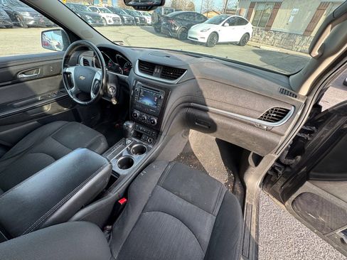 Used 2017 Chevrolet Traverse LT image 9