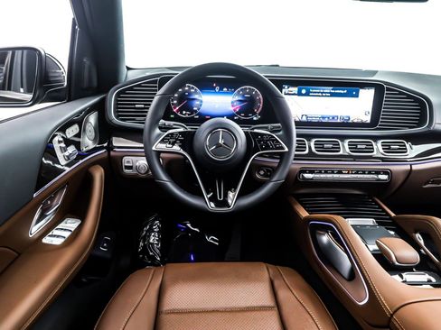New 2025 Mercedes-Benz GLS 450 4MATIC image 4