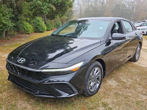 Used 2024 Hyundai Elantra SEL image 4