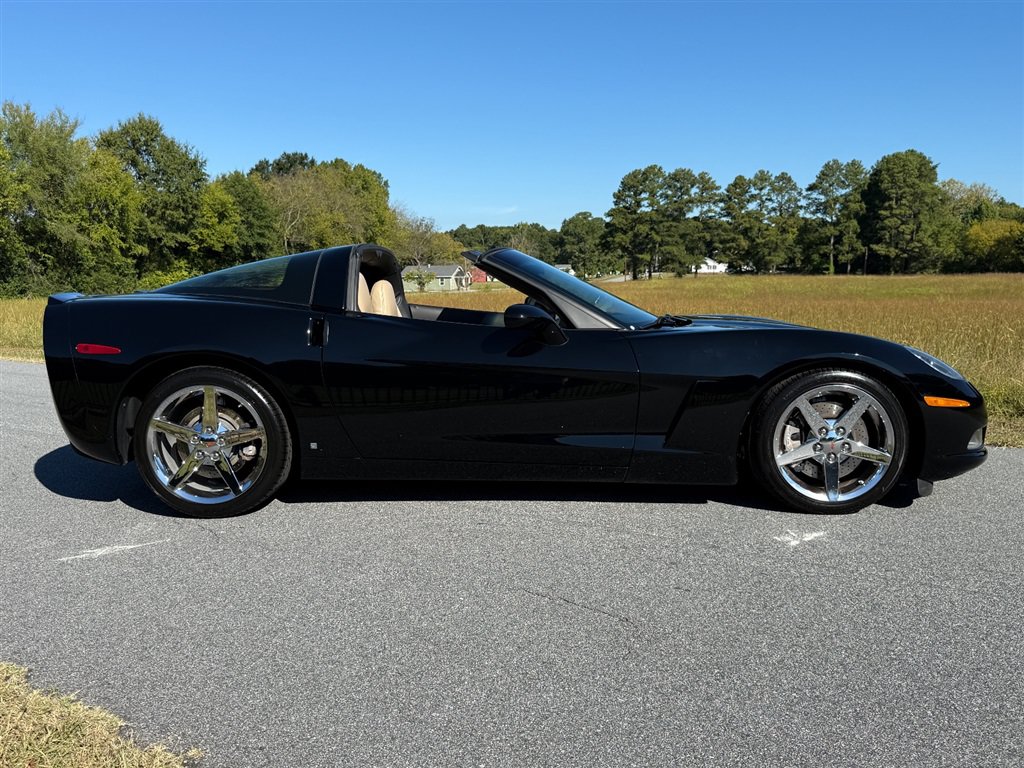 Used 2007 Chevrolet Corvette Coupe w/ Preferred Equipment Group RWD image 31