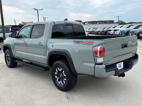 Used 2022 Toyota Tacoma TRD Off-Road w/ Technology Package AWD/4WD image 12