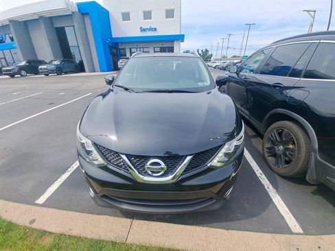 Used 2017 Nissan Rogue Sport SV w/ SV Premium Package AWD/4WD image 2