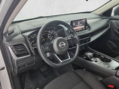Used 2024 Nissan Rogue S FWD image 10