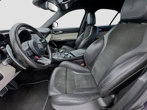 Used 2017 Alfa Romeo Giulia Quadrifoglio image 13