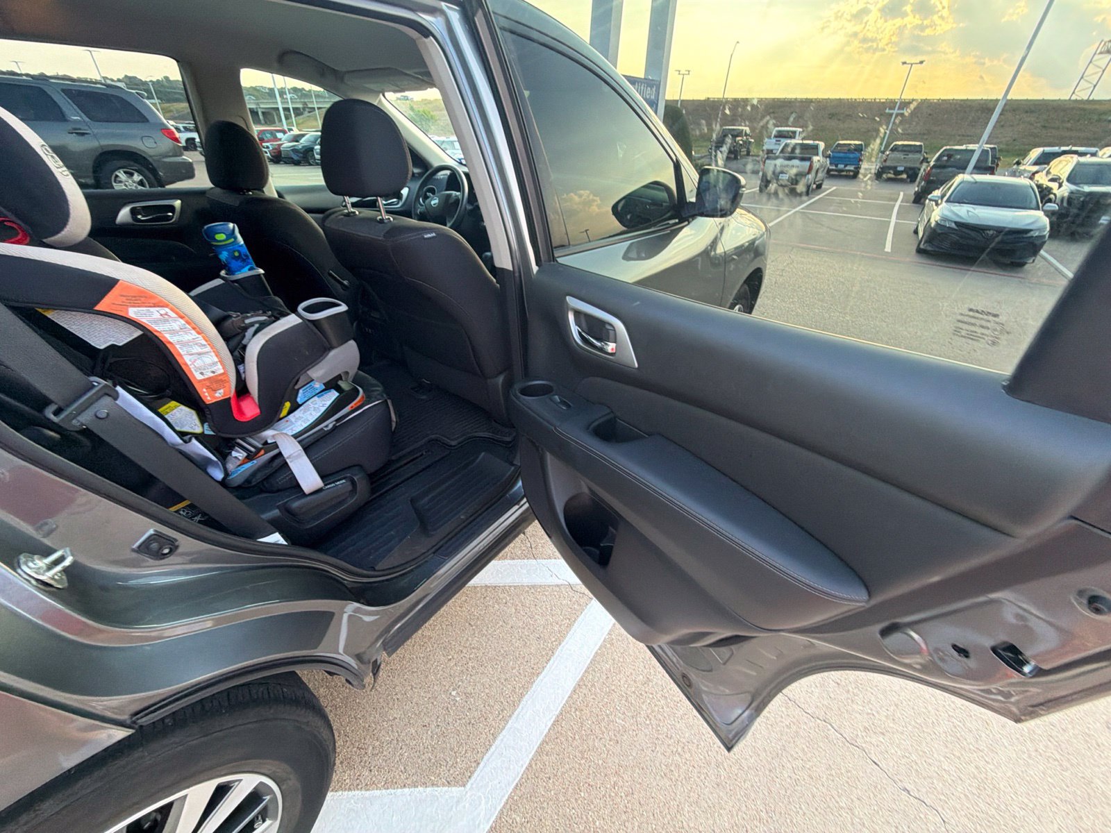 Used 2020 Nissan Pathfinder SV FWD image 18