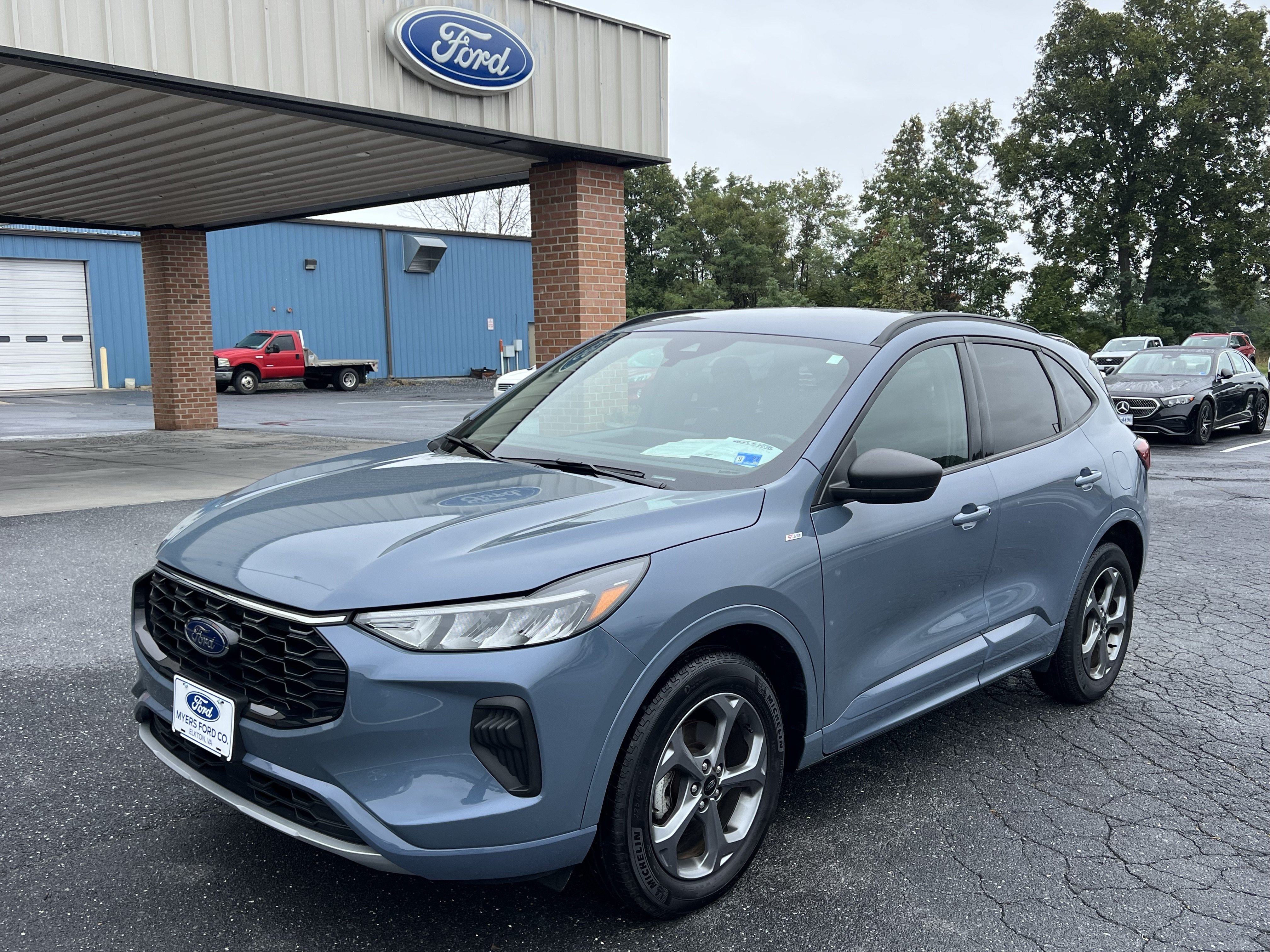 Used 2024 Ford Escape ST-Line w/ Tech Pack #1 AWD/4WD image 2