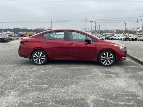 Used 2020 Nissan Versa SR w/ Convenience Package image 2