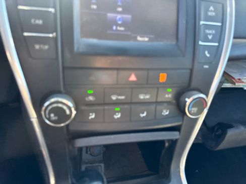 Used 2015 Toyota Camry LE FWD image 26