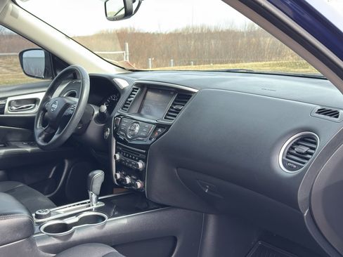 Used 2019 Nissan Pathfinder SV image 28