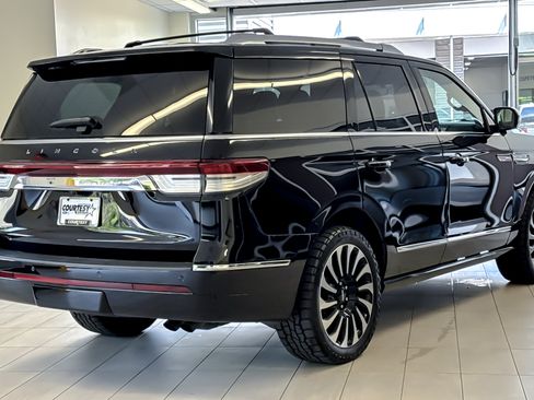 Certified 2024 Lincoln Navigator Black Label AWD/4WD image 4