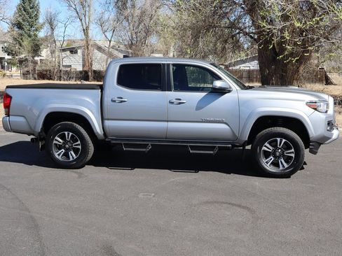 Used 2017 Toyota Tacoma TRD Sport image 3