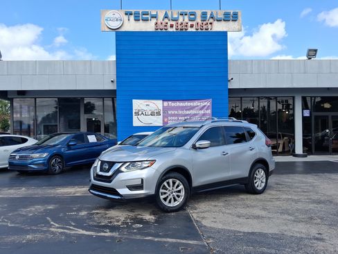 Used 2019 Nissan Rogue SV FWD image 2