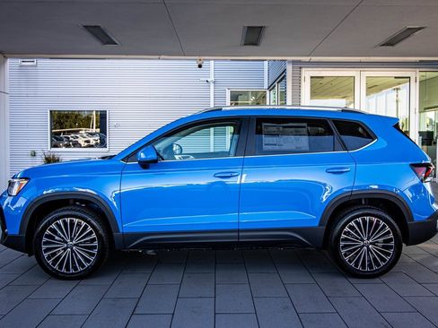 New 2026 Volkswagen Taos SE image 12