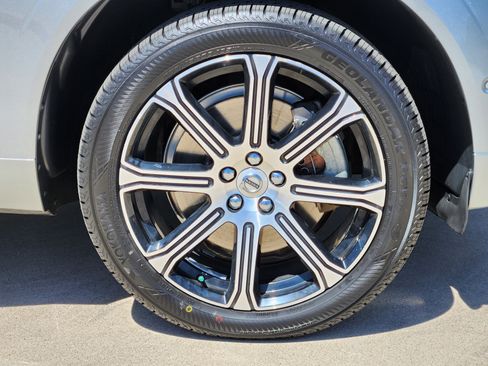 Used 2018 Volvo XC60 T8 Inscription w/ Luxury Seat Package AWD/4WD image 8