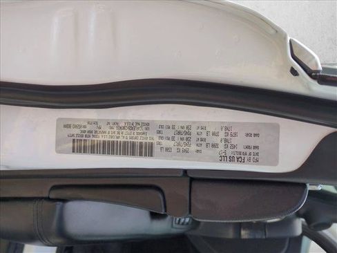 Used 2017 Jeep Grand Cherokee Laredo image 24