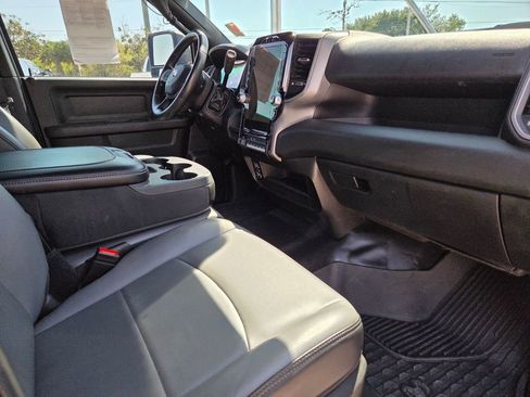 Used 2024 RAM 3500 Tradesman w/ Chrome Appearance Group image 9