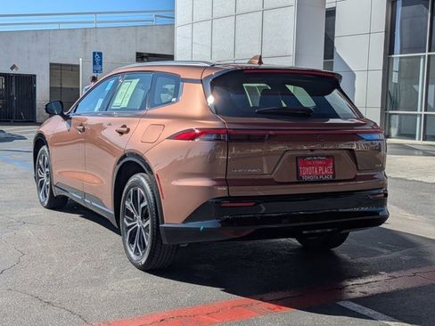 Used 2026 Toyota Crown Signia image 11