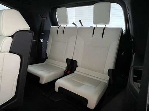 Used 2022 Lexus LX 600 4WD w/ Appearance Package image 11