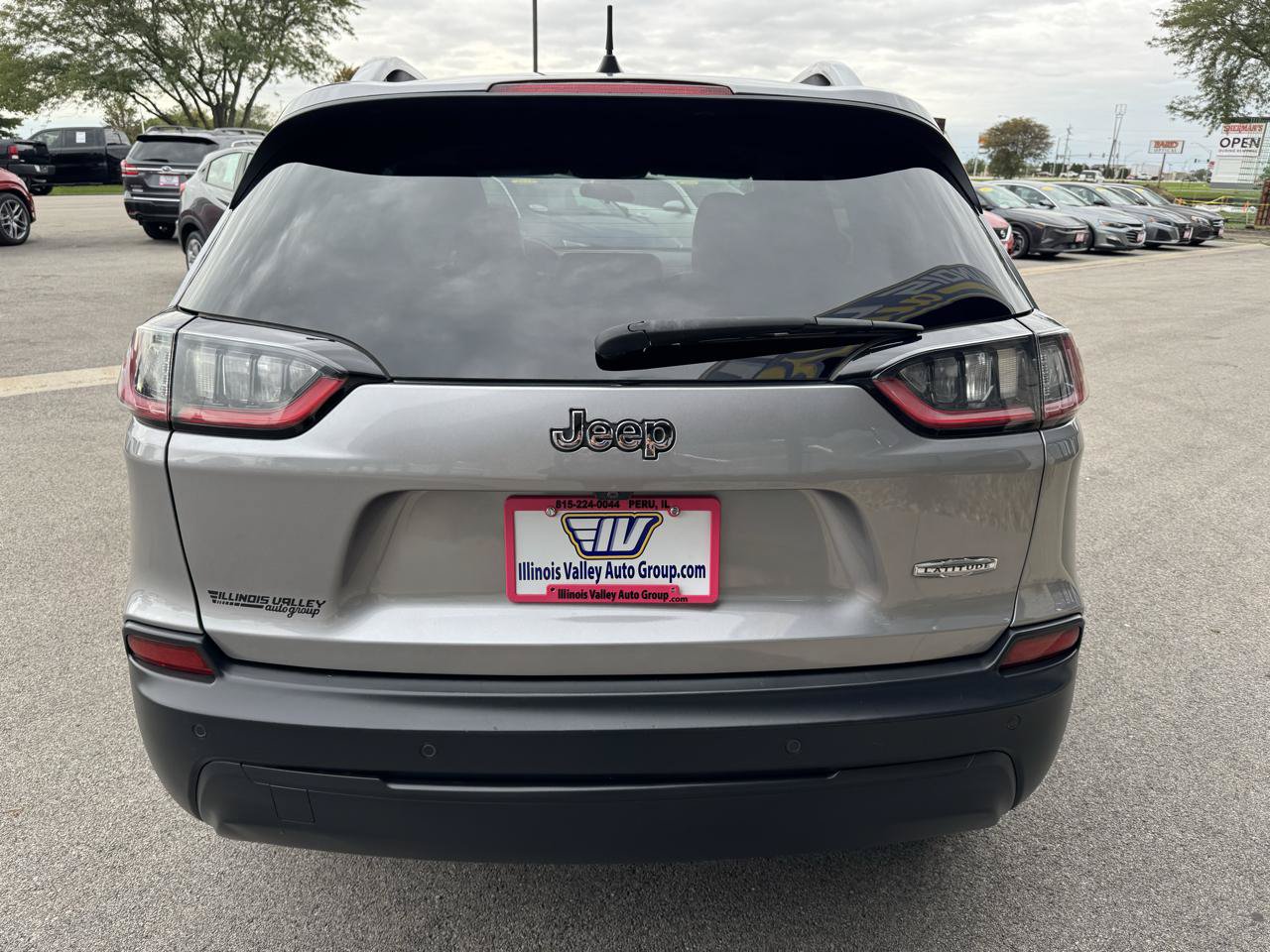 Used 2019 Jeep Cherokee Latitude Plus FWD image 8