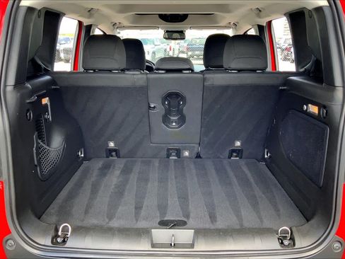 Used 2017 Jeep Renegade Altitude FWD image 34