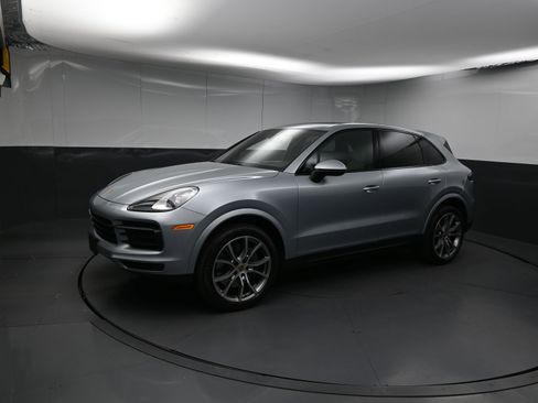 Certified 2022 Porsche Cayenne S image 1