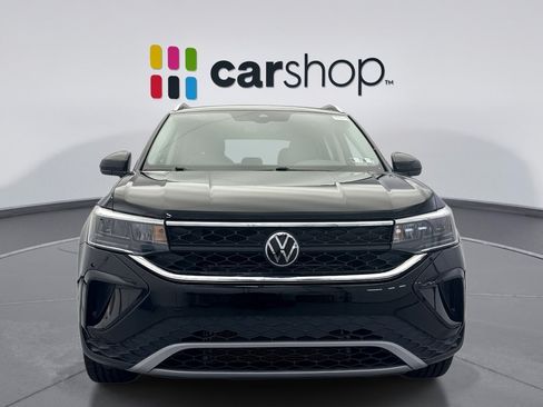 Used 2023 Volkswagen Taos SE w/ Panoramic Sunroof Package AWD/4WD image 8