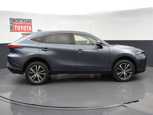 Used 2021 Toyota Venza LE image 5