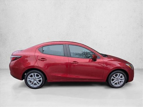 Used 2017 Toyota Yaris iA image 4