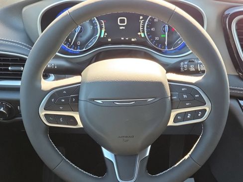 New 2027 Chrysler Pacifica Select FWD image 24