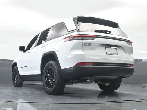 Used 2024 Jeep Grand Cherokee Altitude image 64