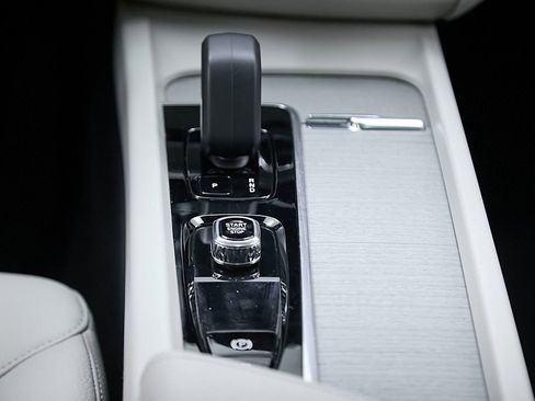 Certified 2023 Volvo XC60 B5 Plus w/ Climate Package image 29