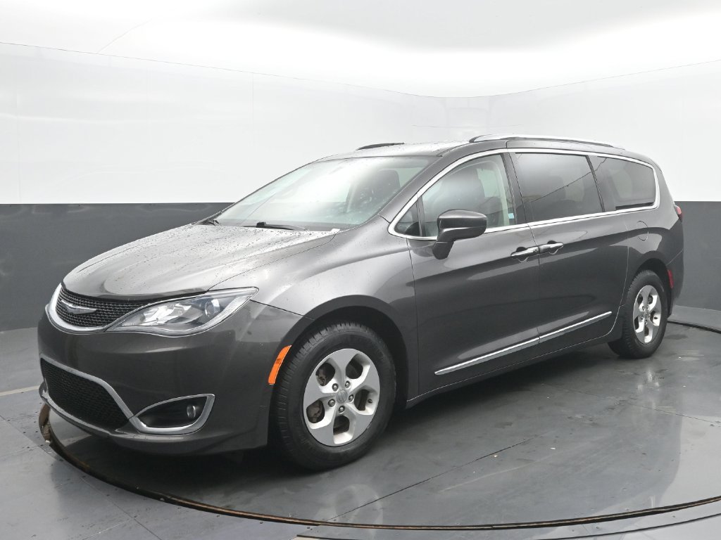 Used 2017 Chrysler Pacifica Touring-L Plus FWD image 1