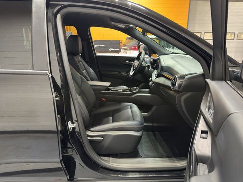 Used 2025 Chevrolet Equinox LT w/ Convenience Package II image 18