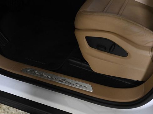 Used 2023 Porsche Cayenne Platinum Edition image 27