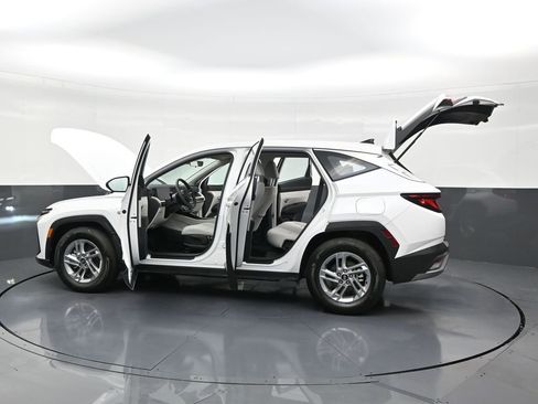 Used 2025 Hyundai Tucson SE image 31